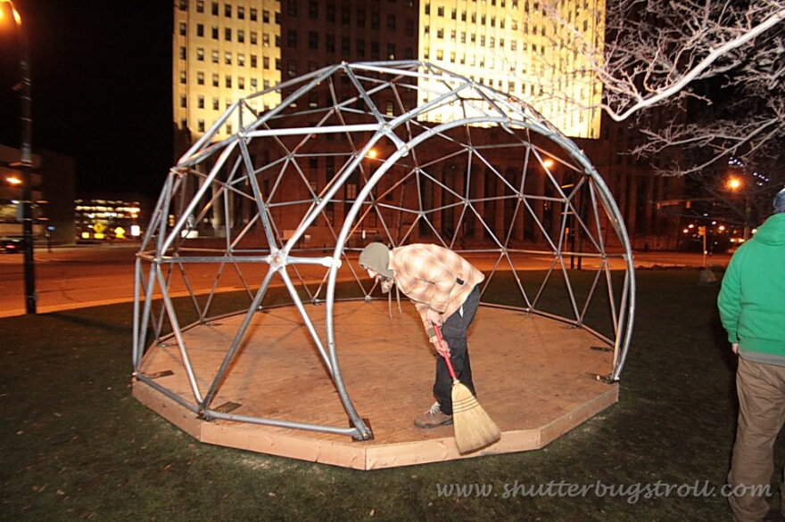 Building of the geodesic dome in Niagara Square