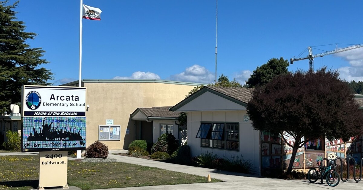 California school districts must update policies related to immigration enforcement