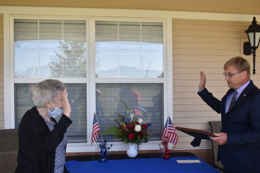 Hettie Beers, left, is sworn in as a Tazewell County election judge by County Clerk John Ackerman. 