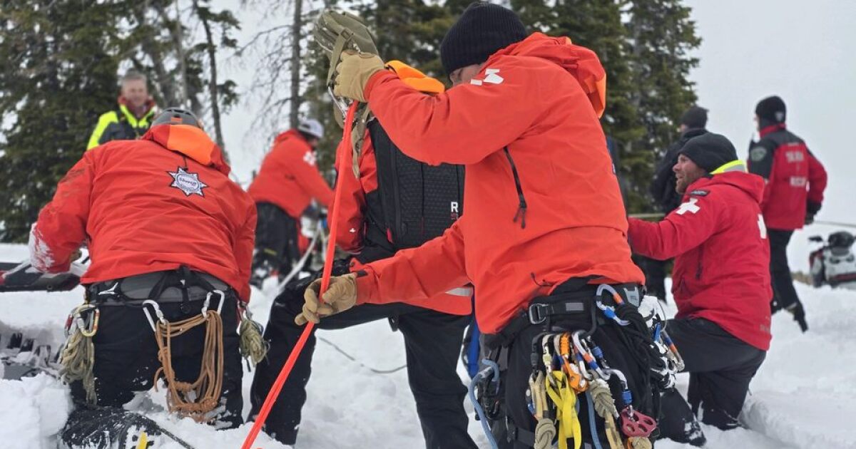 Rescue crews pull snowmobiler from Wasatch County mine shaft