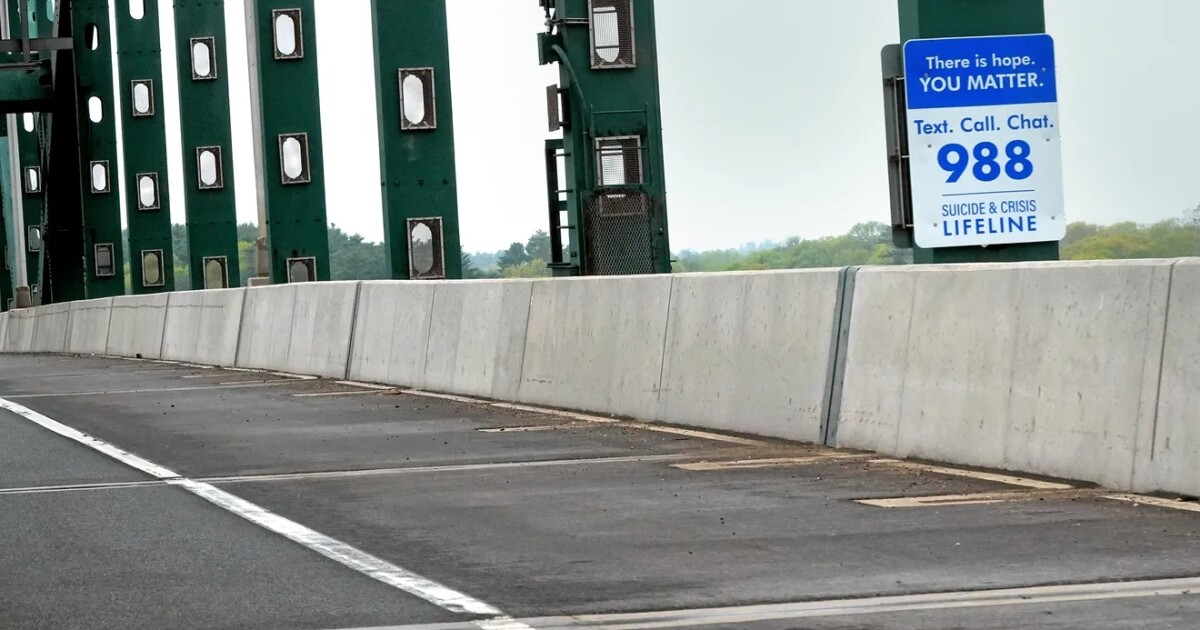 Study recommends barrier fencing to prevent suicides on the I-95 bridge in Portsmouth