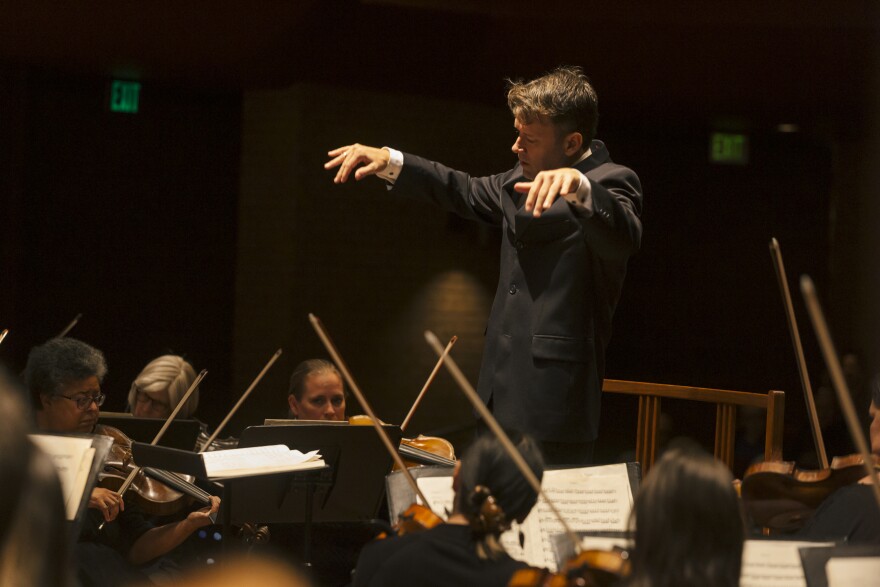 Robert-Moody-conducting.jpg