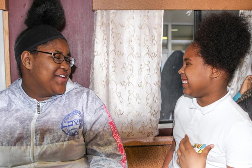 Students in Queen Roshae's Hair Matters class, which is held inside of a mobile salon. (Adora Namigadde/WOSU)