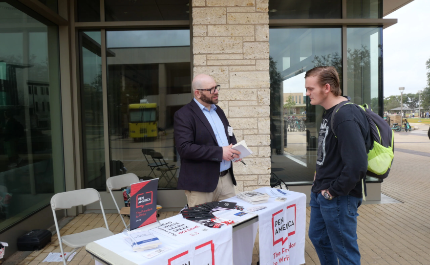 Jonathan Friedman of PEN America talking with a Texas A&M student.