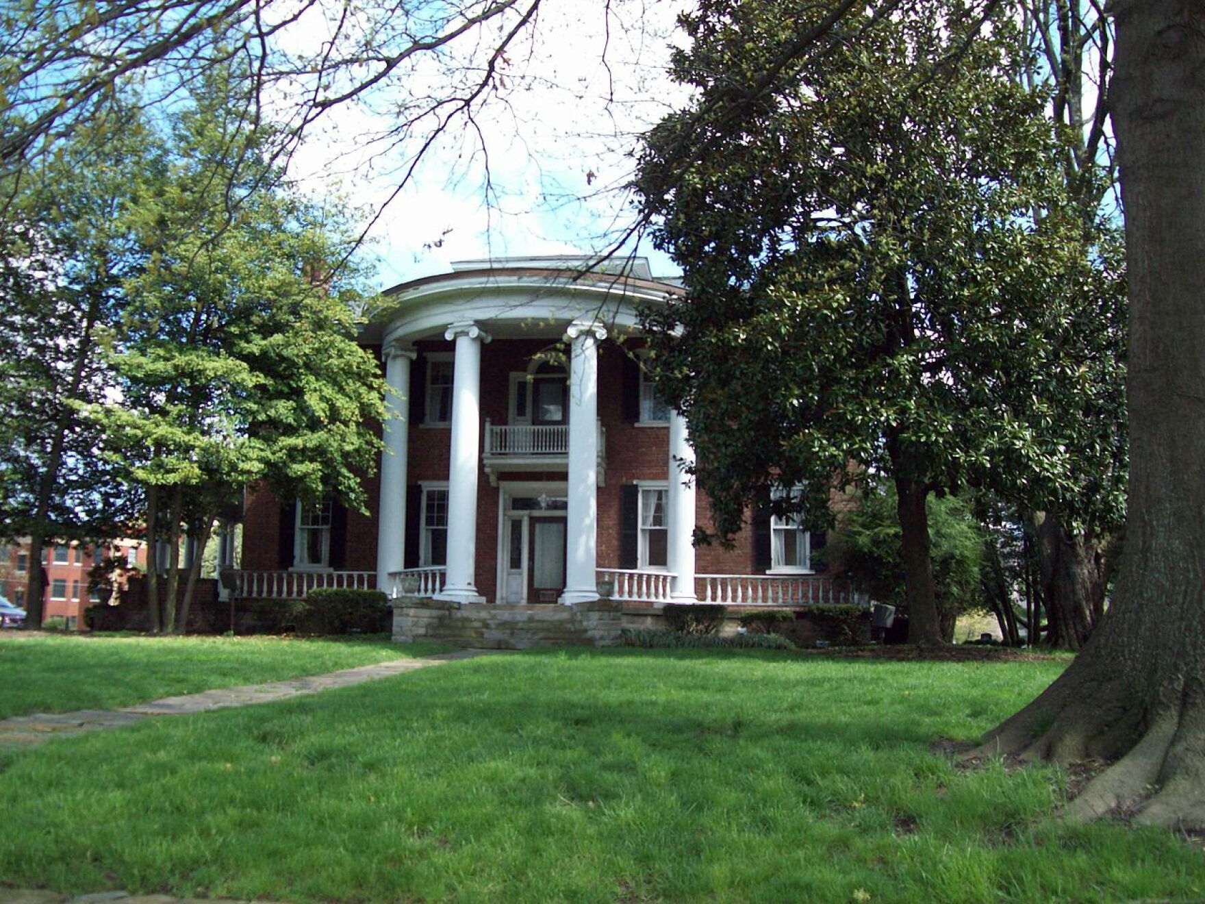 hollygrove.JPG