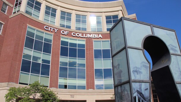 The exterior of the Columbia, MO city building and the key hole sculpture out front. 