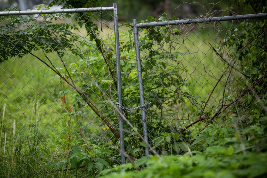 A gate now blocks the path that leads to San José II. 