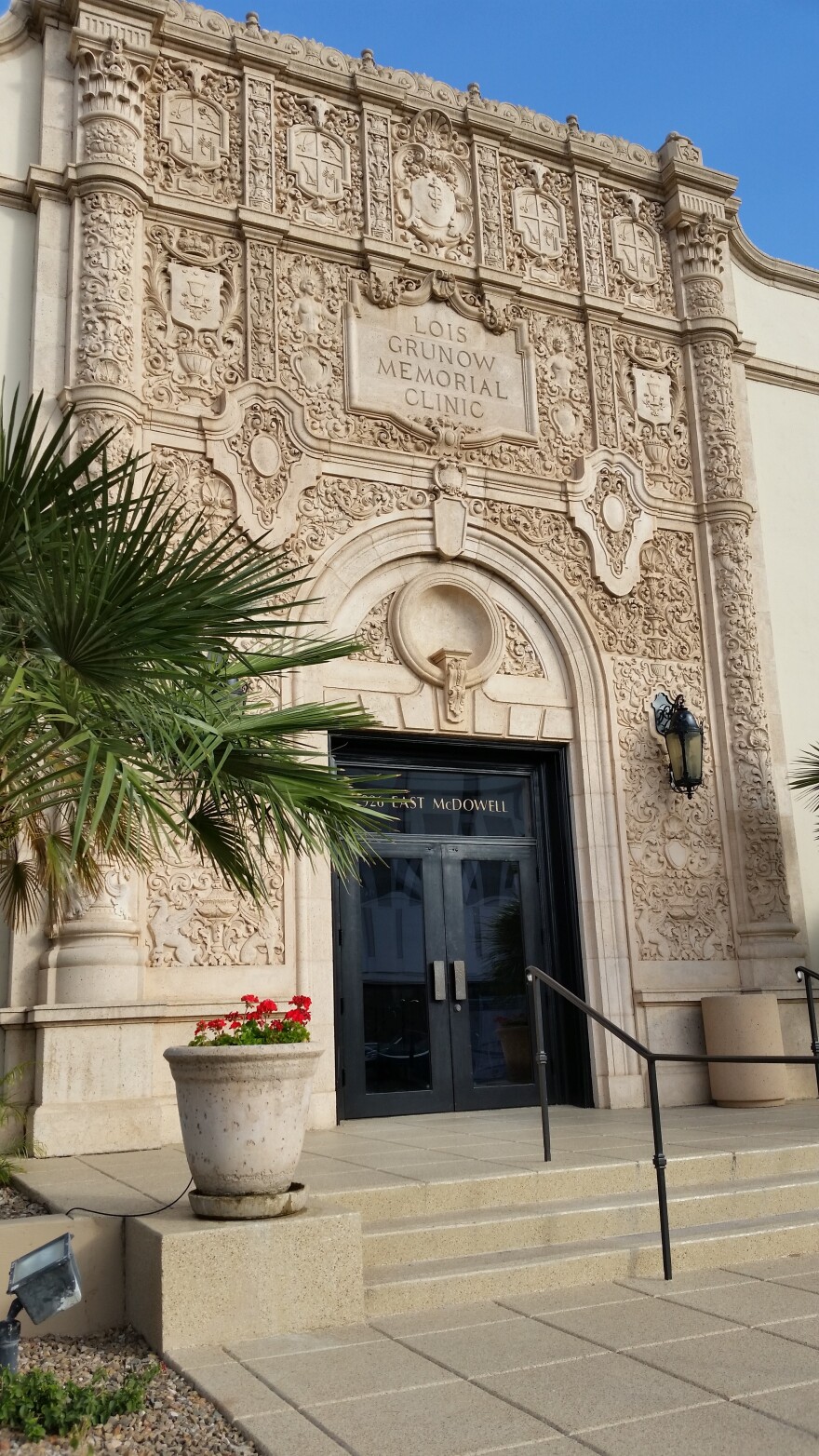 This is the main entrance of the Grunow Memorial Clinic on 10th Street and McDowell Road in Phoenix.