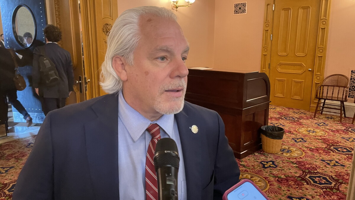 Republican lawmaker who donated to GOP challengers says action by Ohio House speaker is illegal - Vimarsana News