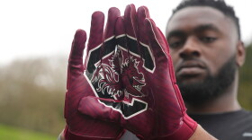 Oluwanifemi 'Neff' Giwa wears South Carolina 'Gamecocks" gloves as he takes part in a football workout session at the National Sports Center, Crystal Palace in London, Sunday, March 29, 2026. (AP Photo/Alastair Grant)