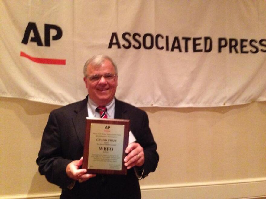 mark-scott-ap-awards.jpg