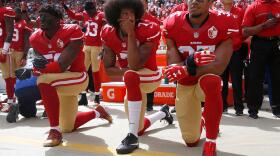 2BWGYBH Santa Clara, USA. 02nd Oct, 2016. Eli Harold (58), Colin Kaepernick (7) and Eric Reid (35) of the San Franciso 49ers kneel during the national anthem before a game against the Dallas Cowbowy on October 2, 2016, at Levi's Stadium, in Santa Clara, CA Credit: Nhat V. Meyer/Bay Area News Group/TNS/Alamy Live News