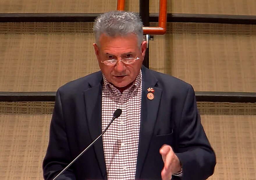 Senate Majority Leader Sonny Borrelli urges Mohave County supervisors on Monday to approve a hand count of at least the 2024 presidential preference primary. Board members voted 3-2 against it. (Photo from live stream of board meeting)