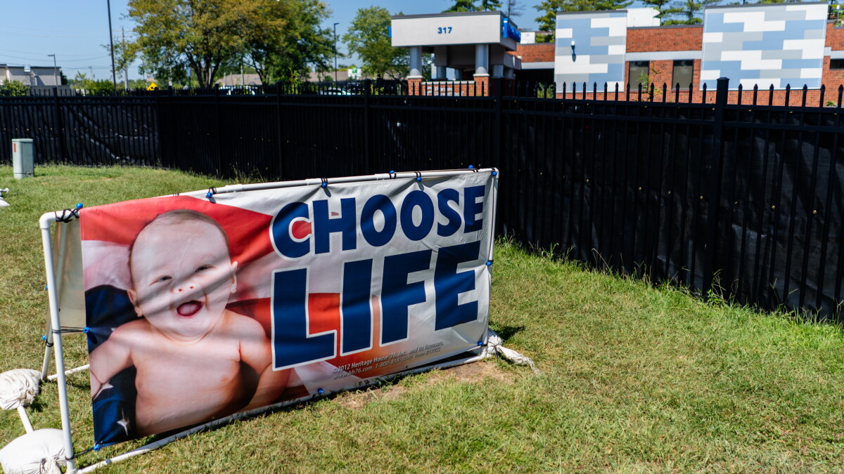 Judge temporarily blocks Illinois 'crisis pregnancy centers' law - Vimarsana News