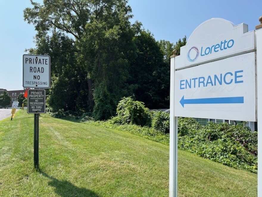 This is the entrance to Loretto from Fillmore Ave. Signs are the only measures that discourage thru-traffic. Residents say a guard shack and gate controlled entry in decades past.