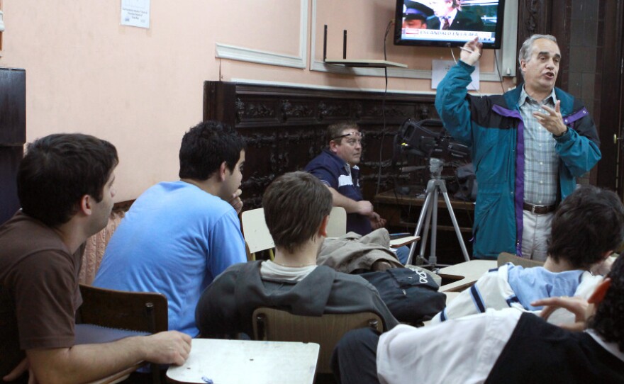 Roberto Bermudez, a longtime teacher at the Superior School of Sports Journalism in Buenos Aires, lectures students on the intricacies of covering Argentina's soccer league. There are a dozen or so such schools in Buenos Aires alone.