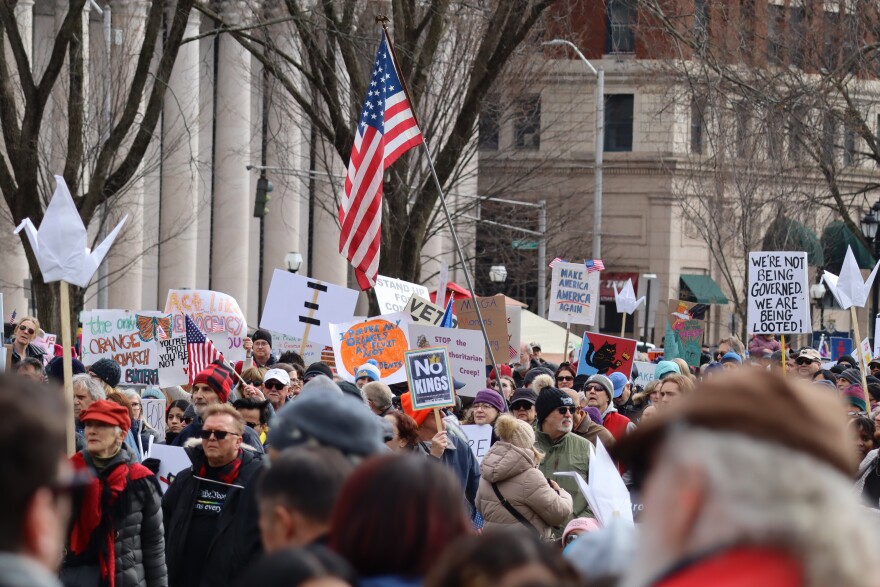 Thousands of people flooded the New Haven green on Saturday for “No Kings” protests.