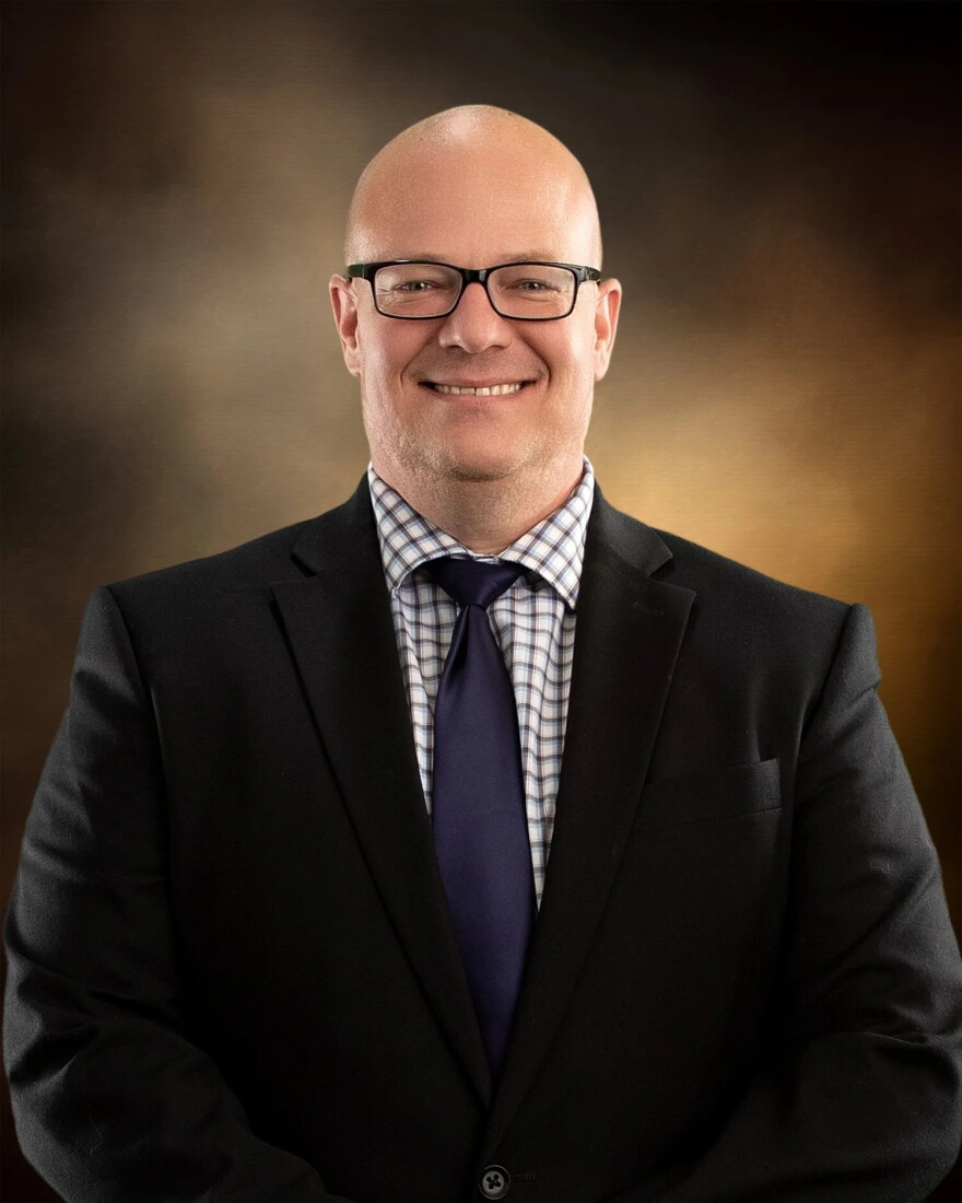 A headshot of Shawn Johnson.