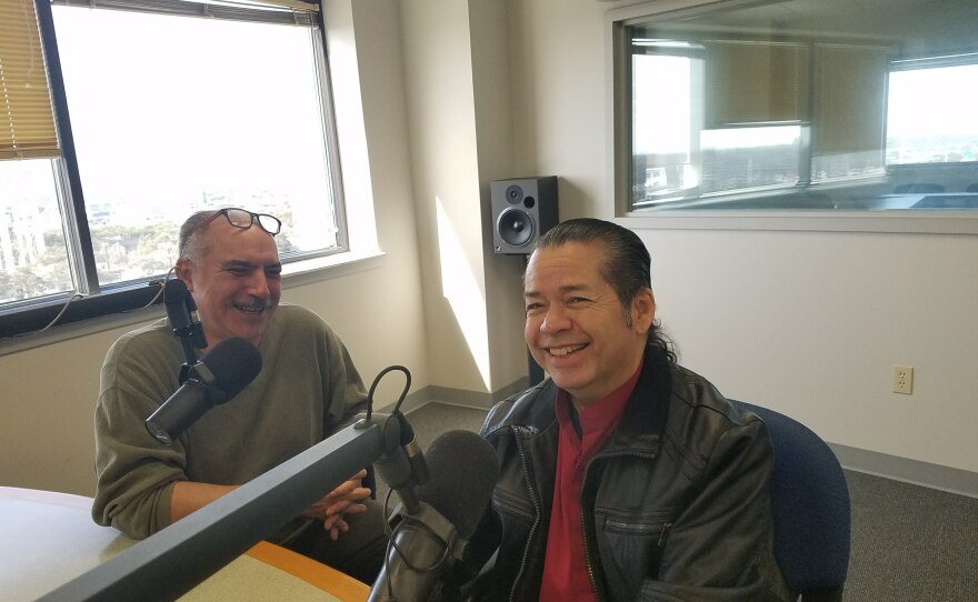 carlos_gonzalez_smiley_rojas.jpg