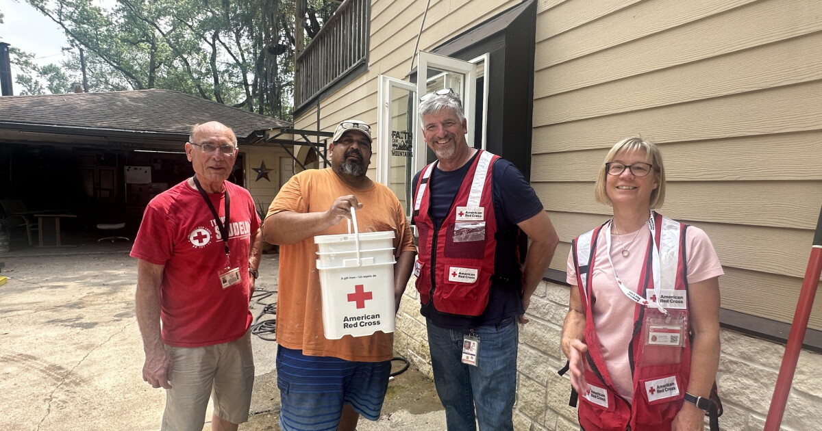 Local Red Cross volunteers are deploying to Florida in front of ...