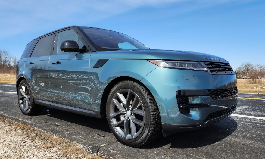 2023 Range Rover Sport SE front end