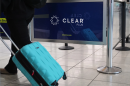 Un remolque ingresa a la fila de seguridad a través de Clear en el Aeropuerto Internacional de Baltimore/Washington Thurgood Marshall en Baltimore, el jueves 19 de marzo de 2026.