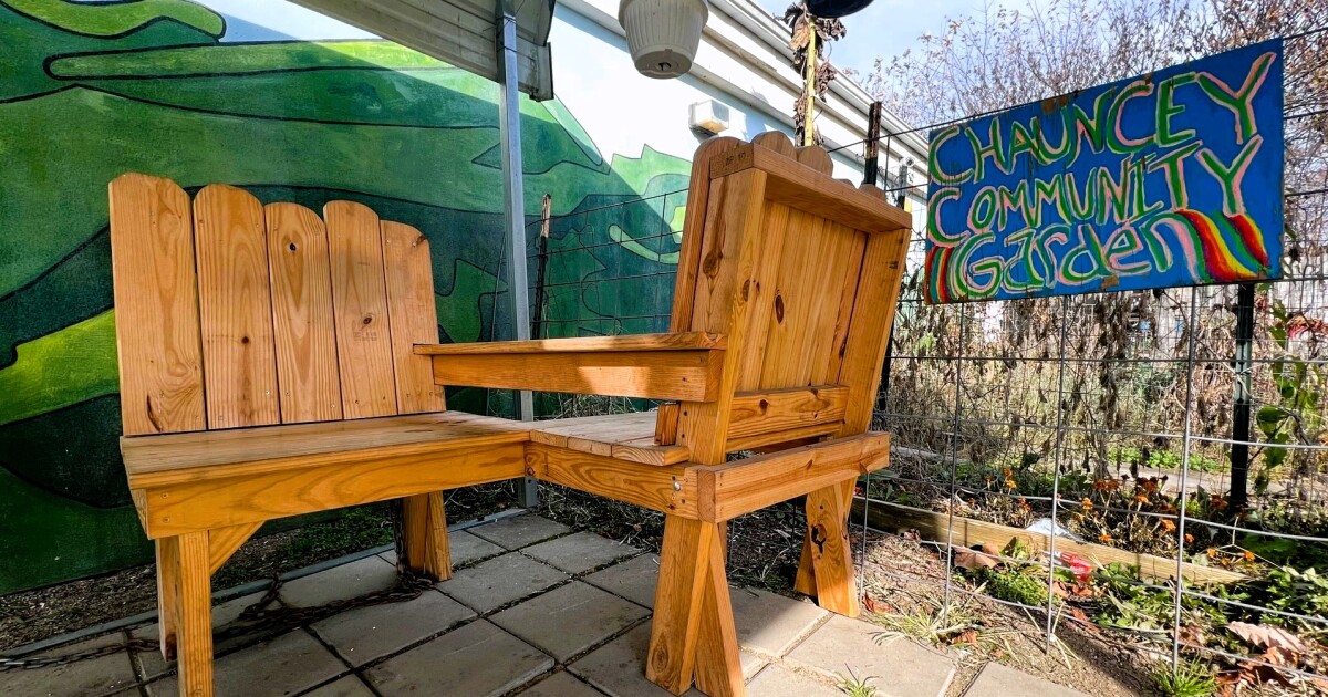 How Athens County is using ‘friendship benches’ to address a growing public health concern - The Statehouse News Bureau