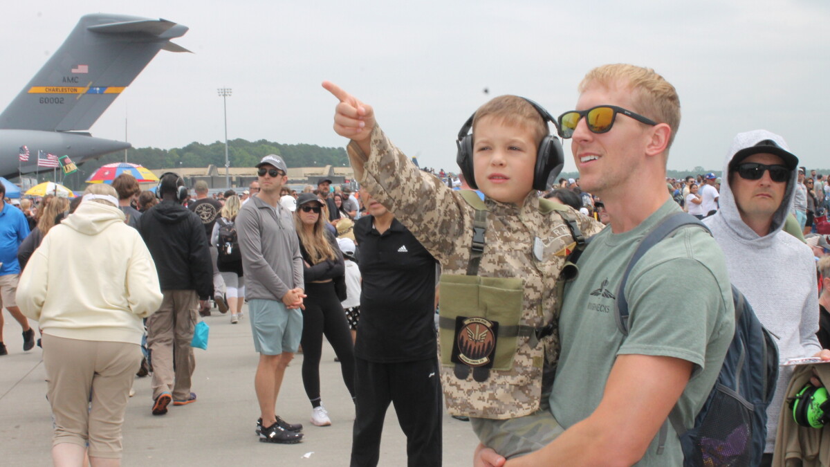 Hundreds of thousands attend Wings Over Wayne air show - Vimarsana News