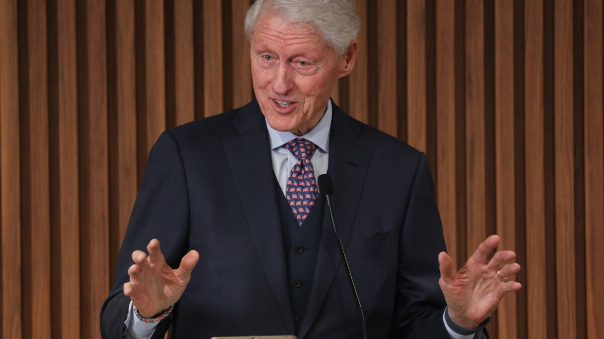 Bill Clinton visits Rochester to give commencement speech at Golisano Business Institute