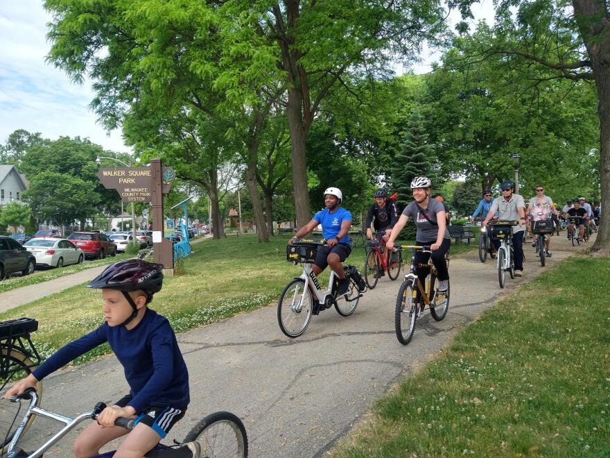 Milwaukee Mayor Cavalier Johnson (center of photo, in blue shirt) leaves Walker Square Park at the start of Monday's ride.