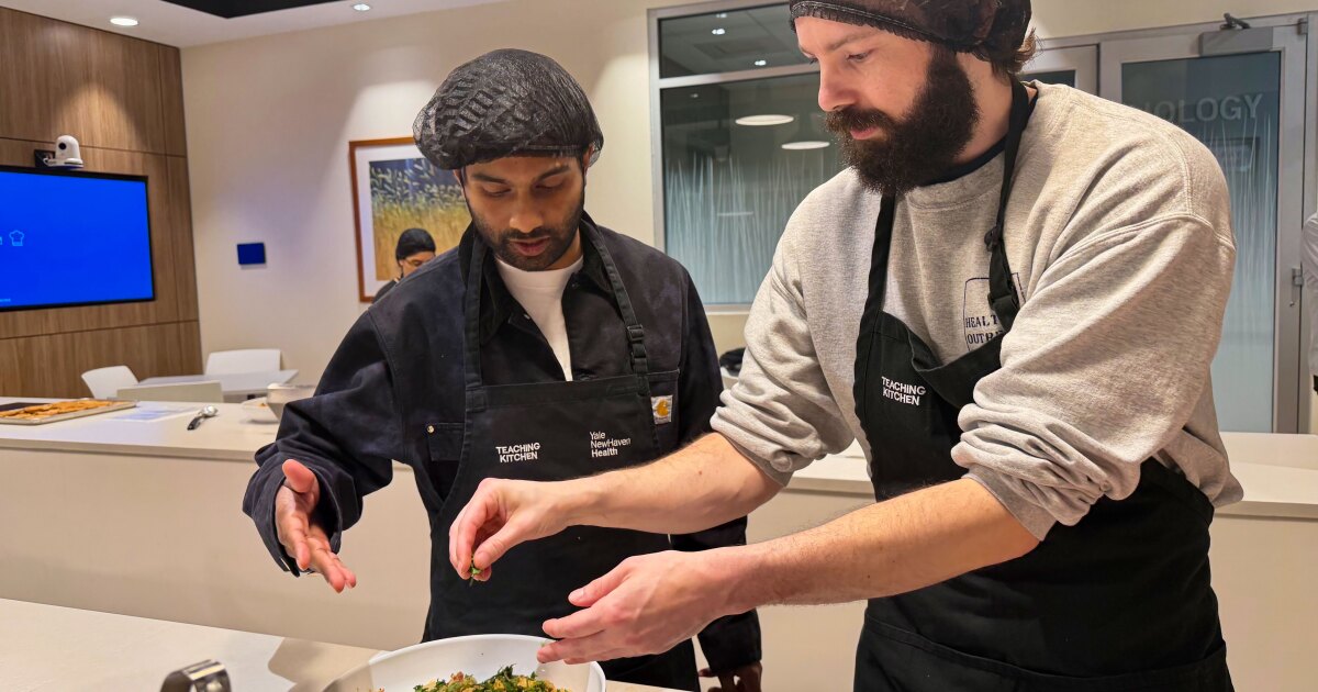 Doctors get lessons in culinary medicine at Yale's teaching kitchen