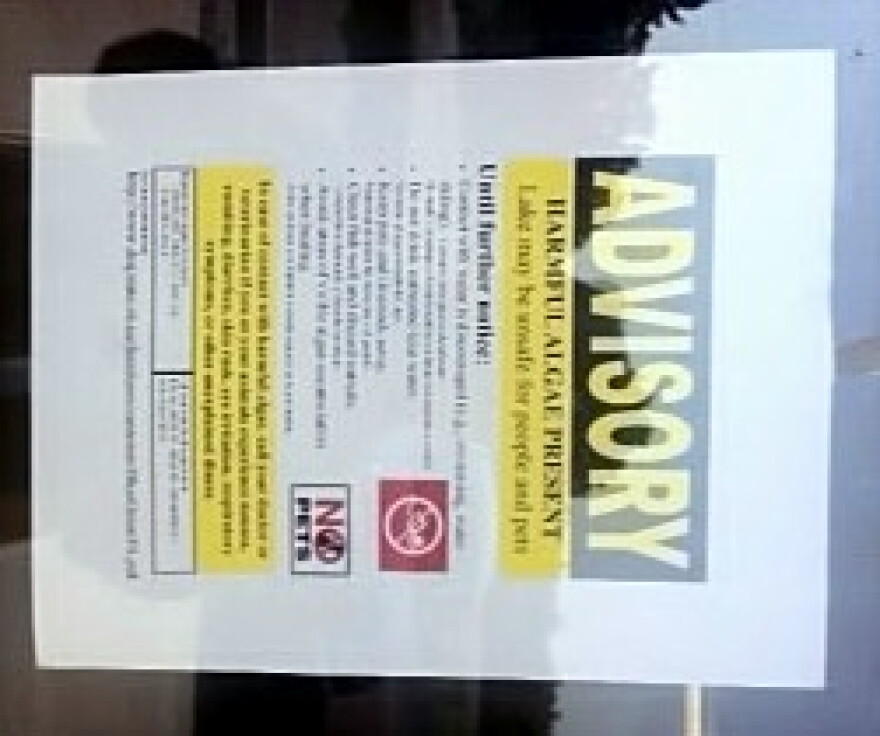 Algae warning sign posted at Keystone State Park.