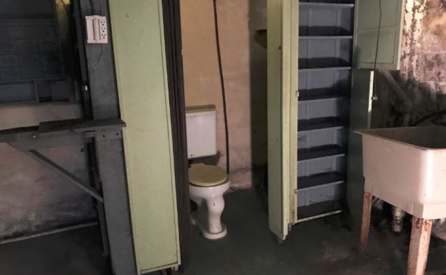 toilet_basement.jpg