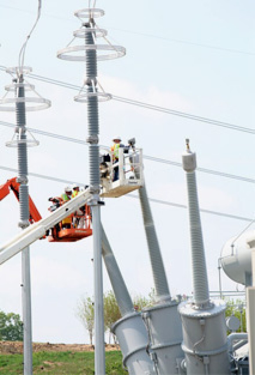 photo of FirstEnergy linemen