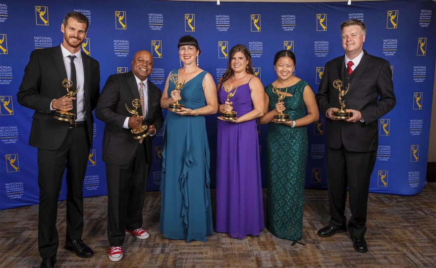 The QED with Dr. B team accepts an Ohio Valley Emmy Award on July 29, 2023. Accepting the award is (from left to right) Tony Auseon and Dr. Frederic Bertley of COSI, ǿ޴ý producer Diana Bergemann, Dr. Marci Howdyshell and Bethany Trang of COSI and ǿ޴ý producer Ben Bays.
