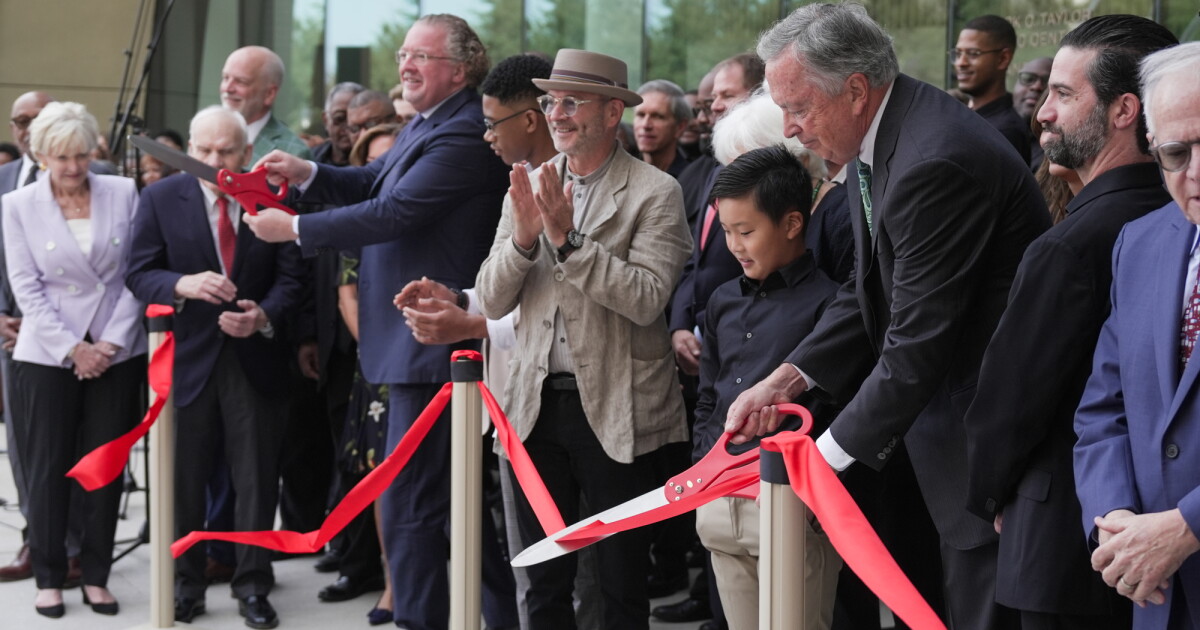 St. Louis Symphony previews its newly renovated Powell Hall | STLPR