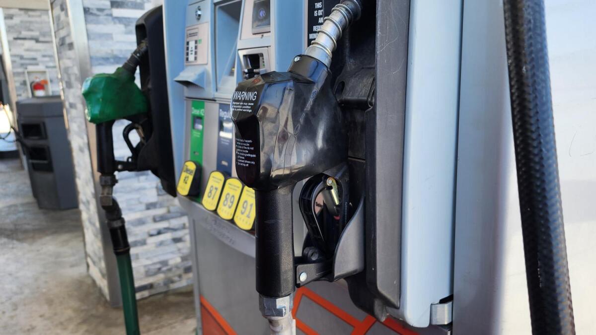 Drop in gas prices brings relief to Arizona drivers