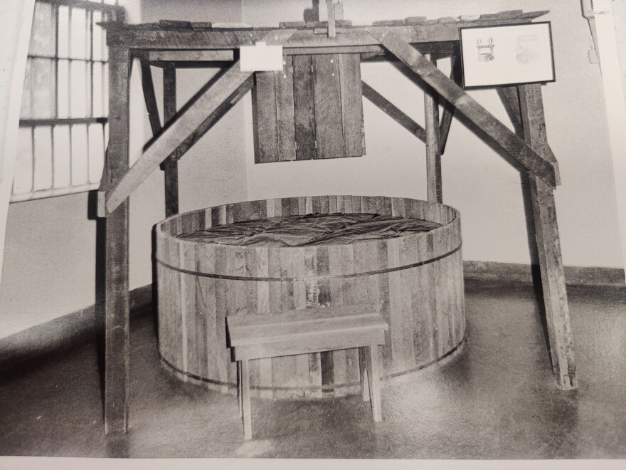 The "Bath of Surprise" is an item that's part of George Glore's original display. It demonstrates the method of quickly immersing people in a bath of icy cold water as a means to calm them down.