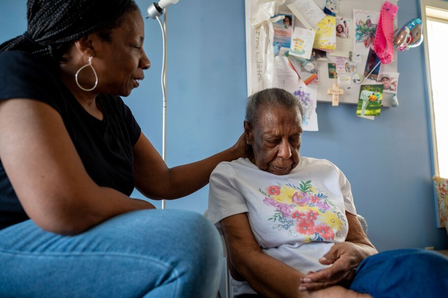 Cookie Jones quit her job to provide care to her aged mother with Alzheimer's disease. She is one of thousands of unpaid family caregivers in 窪蹋勛圖厙 and navigating financial and access barriers to treatment. June 4, 2025.