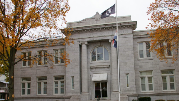 Barry County Courthouse in Cassville, Mo.