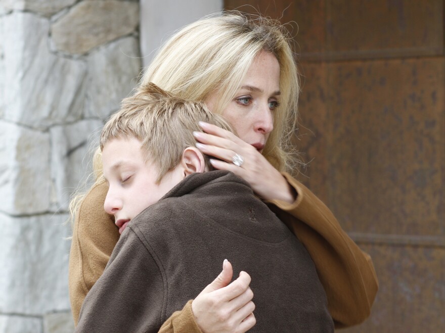 Gillian Anderson, a single mother of two vacationing in the opulent Swiss Alps, feels compassion toward a 12-year-old thief.