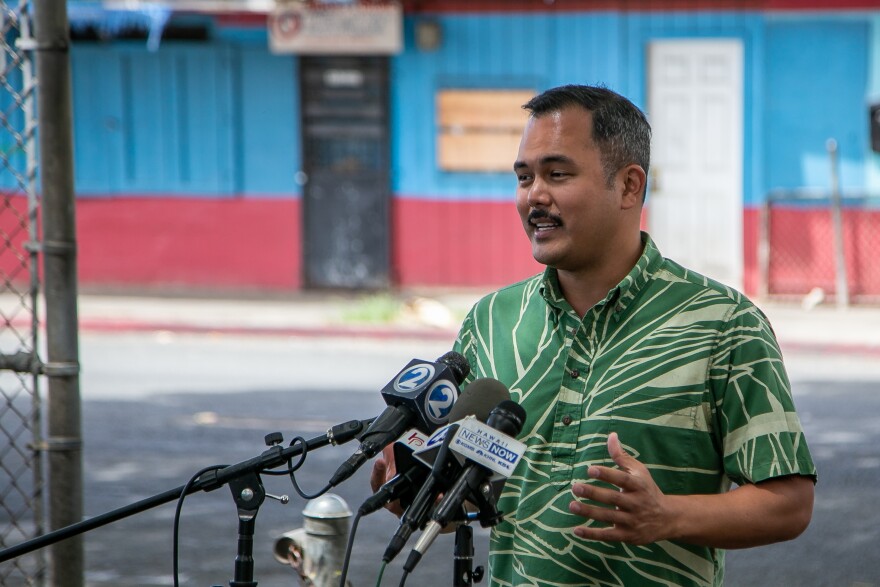 Honolulu City Councilmember Tyler Dos Santos-Tam at a meeting on shutting down illegal game rooms. (Sept. 20, 2023)