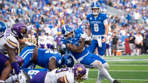 Kentucky running back Seth McGowan (3) rushes into the end zone for a touchdown during the second quarter of an NCCA college football game against Tennessee Tech in Lexington, Ky., Saturday, Nov. 15, 2025. (AP Photo/Tanner Pearson)