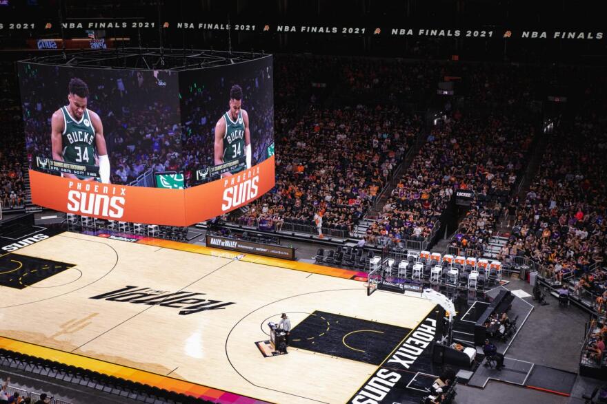 Giannis Antetokounmpo Suns Road Game Rally