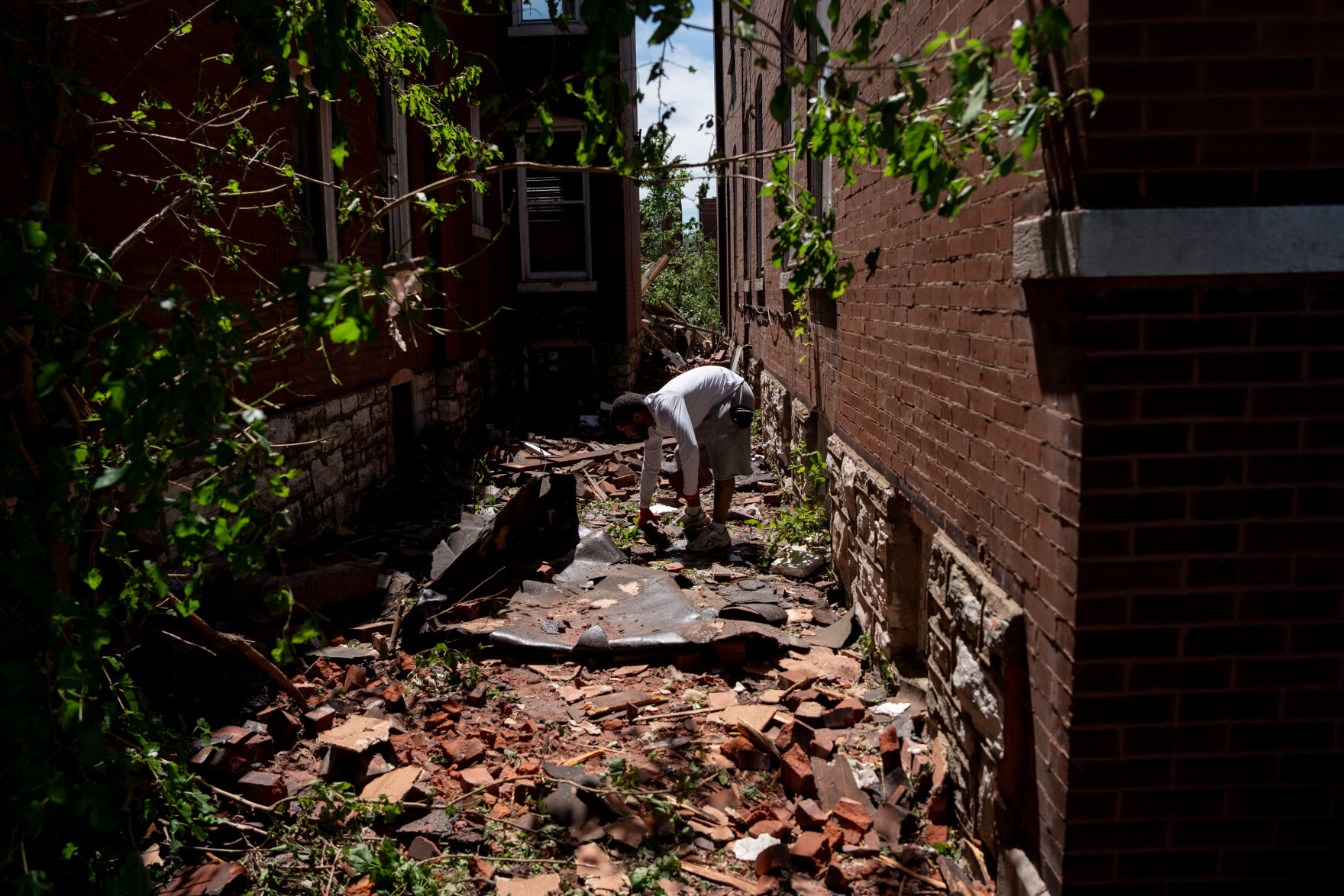 Photos: St. Louis begins recovery after a powerful tornado ripped ...