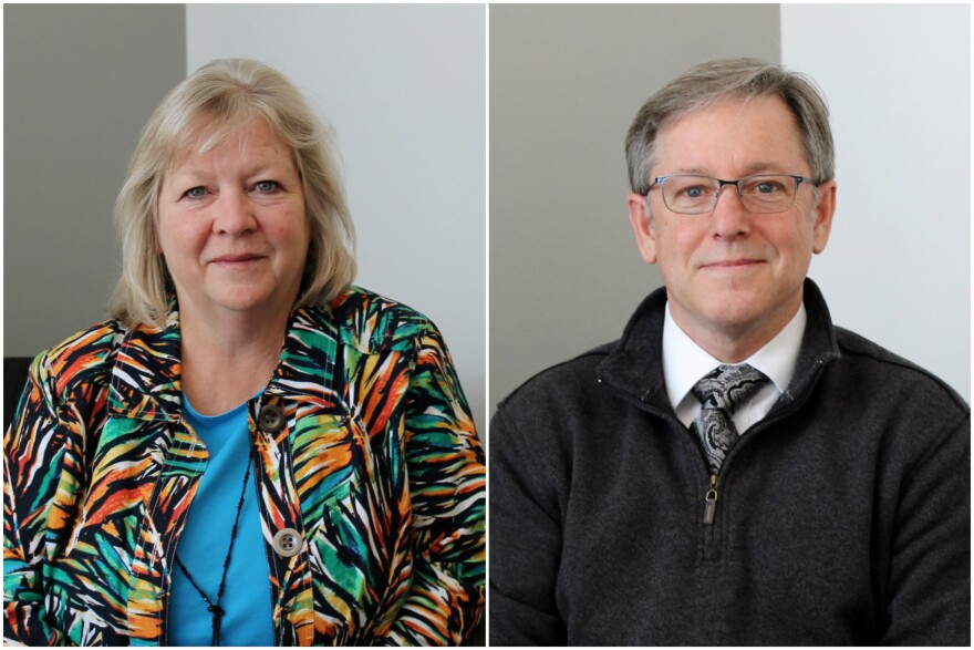 Visiting Nurse Association of Greater St. Louis’ Carol Emmerich (left) and Mike Roberts (right) talked about how people can deal with feelings of grief. 