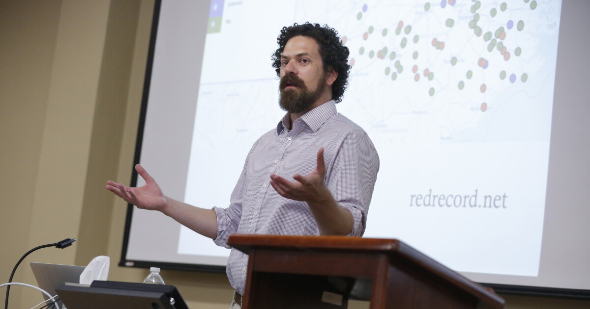 UNC Professor Adjusts Syllabus for New Public Database Requirement - News Directory 3