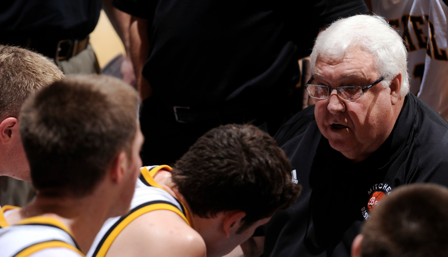 Coach Gary Munsen