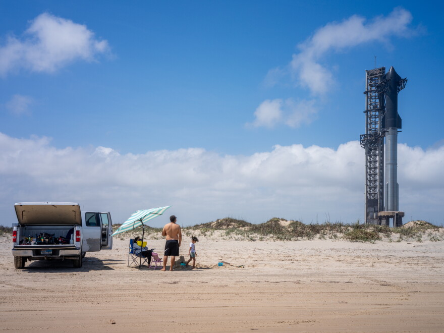 Apple Rocketship Third time is the charm for Elon Musk's giant Starship rocket. | Iowa ...