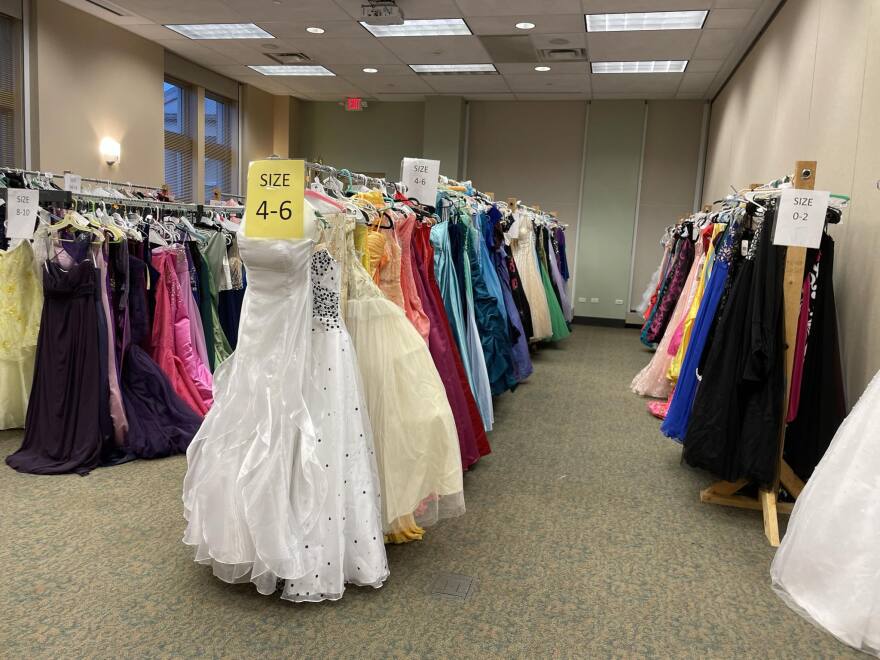 CHIP IN Batavia prom dresses sorted by size.